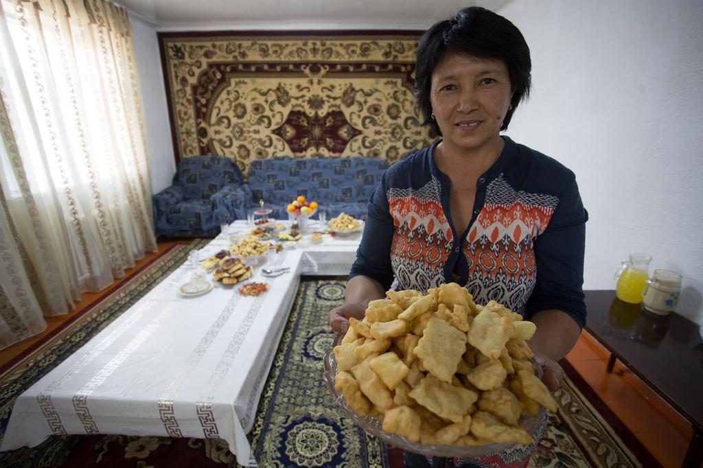 Nurgul Hotell Bokonbayevo Exteriör bild